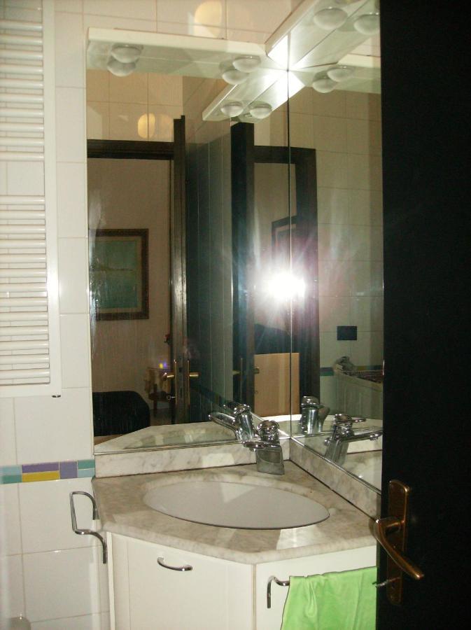 Zsuzsa Lak Apartment Mestre Luaran gambar