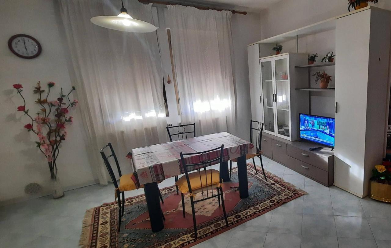 Zsuzsa Lak Apartment Mestre Luaran gambar