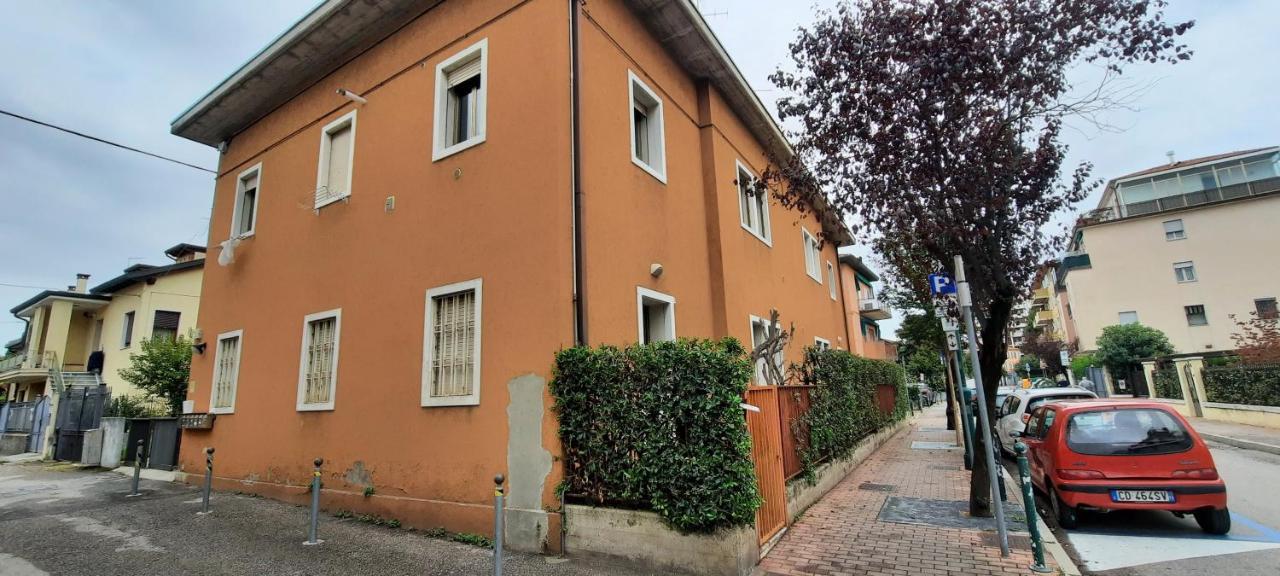 Zsuzsa Lak Apartment Mestre Luaran gambar