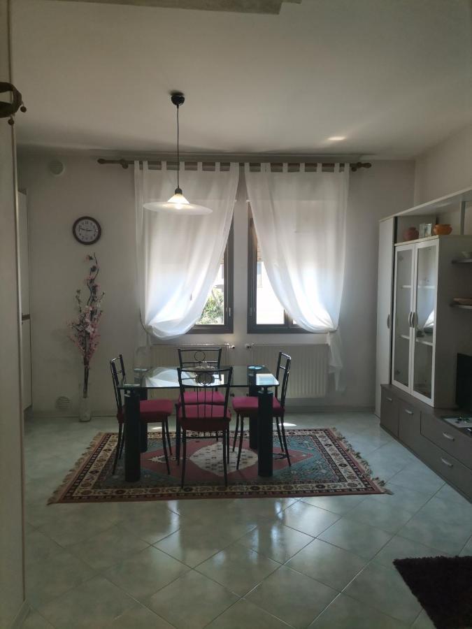 Zsuzsa Lak Apartment Mestre Luaran gambar