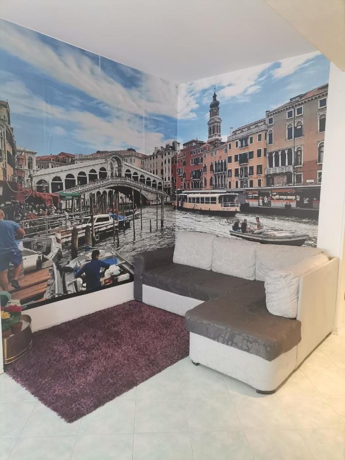 Zsuzsa Lak Apartment Mestre Luaran gambar