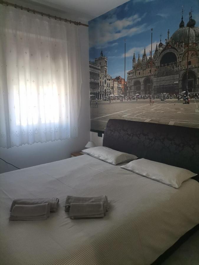 Zsuzsa Lak Apartment Mestre Luaran gambar